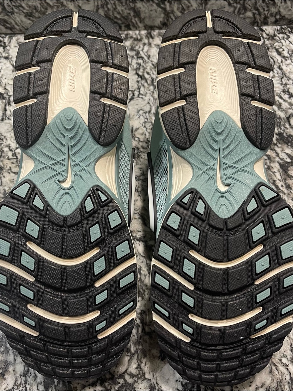 Nike Women's V5 Runner Sneakers - Picture 6 of 6